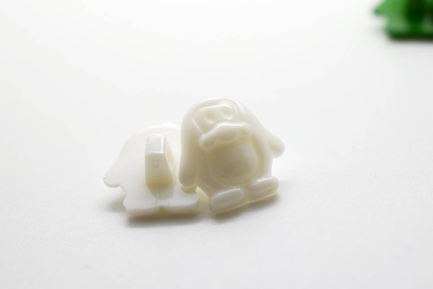 C4111 Penguin Shanked Italian Baby Italian Buttons 18mm