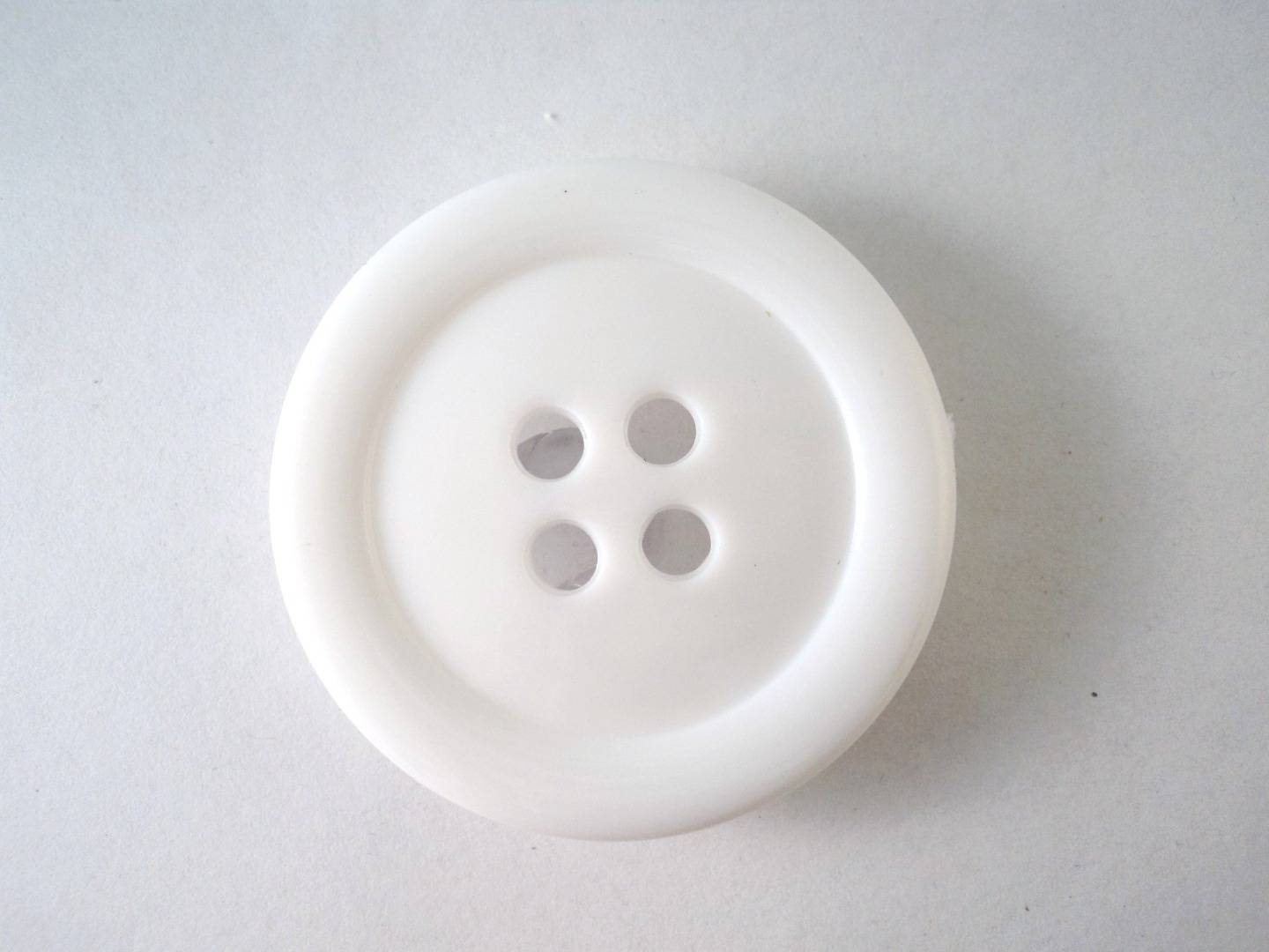 BO Large Edge Plastic Italian Buttons 51mm