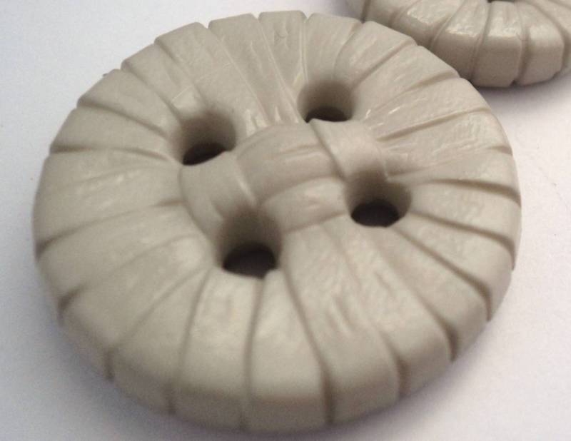 B806 Wrapped Plastic Italian Buttons