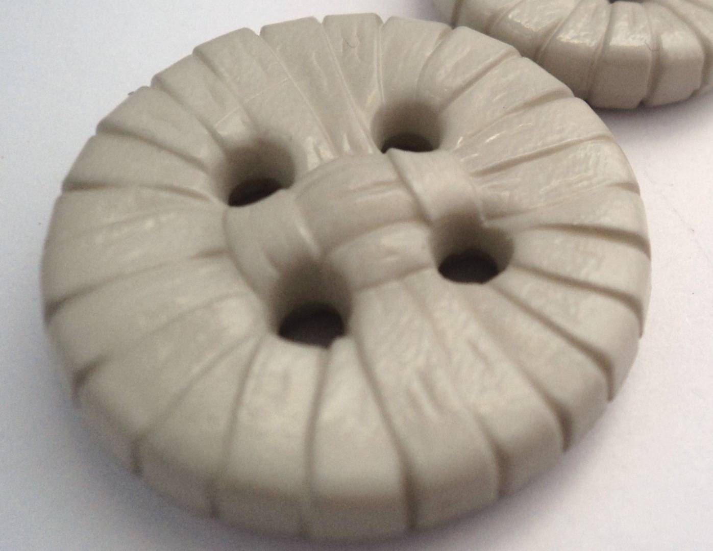 B806 Wrapped Plastic Italian Buttons