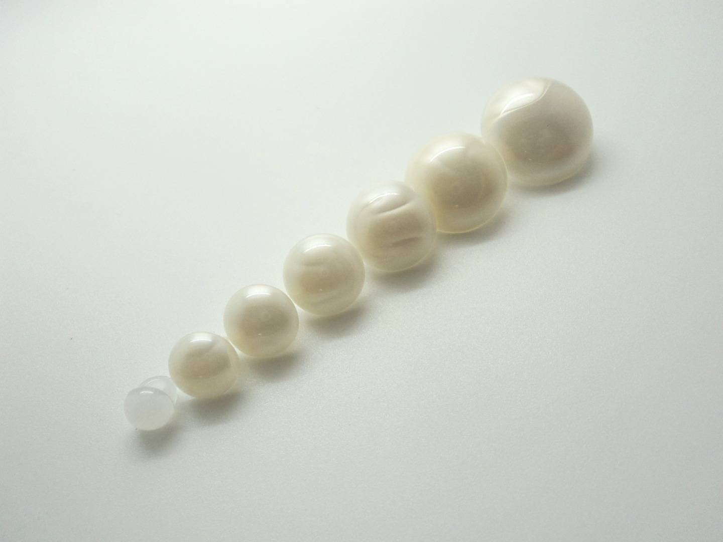 B3pe Half Ball Pearl Plastic Italian Buttons