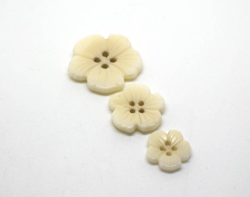P251cz Flower Shaped Real Natural Corozo Italian Buttons