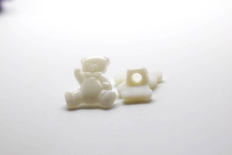 C2246 Teddy Bear Shanked Italian Baby Buttons 18mm