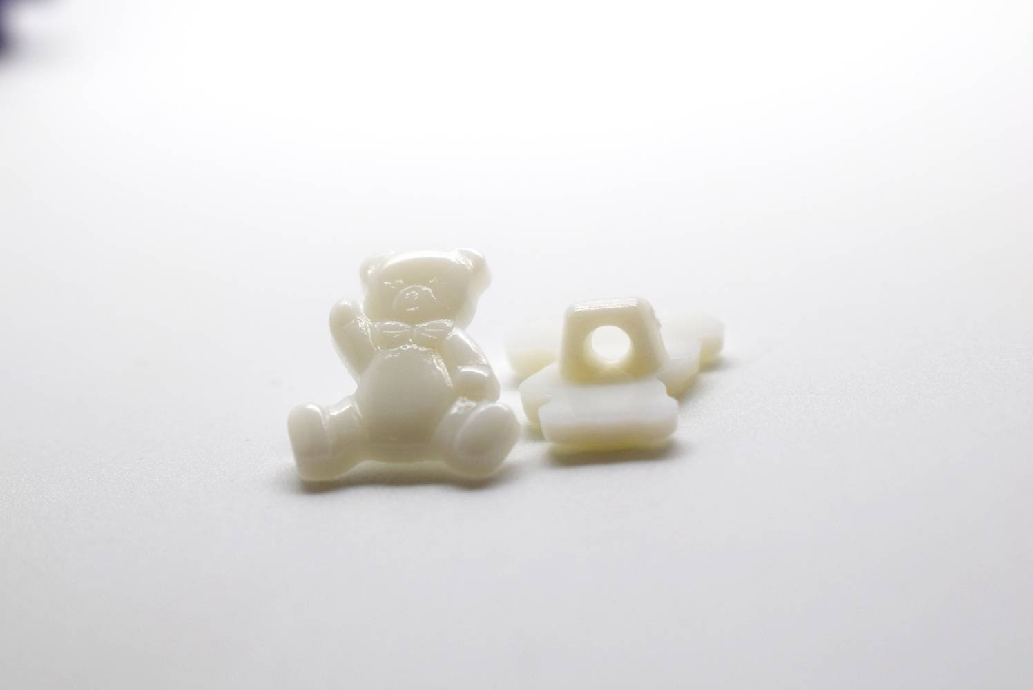 C2246 Teddy Bear Shanked Italian Baby Buttons 18mm