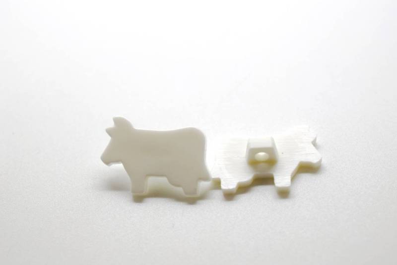 B1009 Cow Shanked Italian Baby Novelty Buttons 22mm