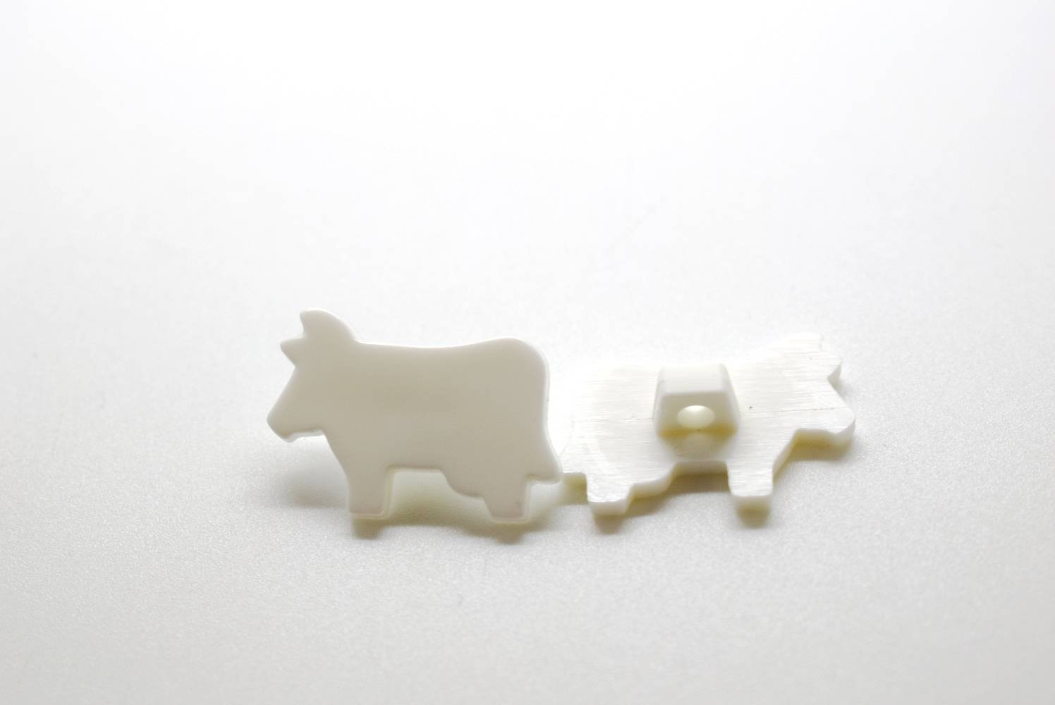 B1009 Cow Shanked Italian Baby Novelty Buttons 22mm
