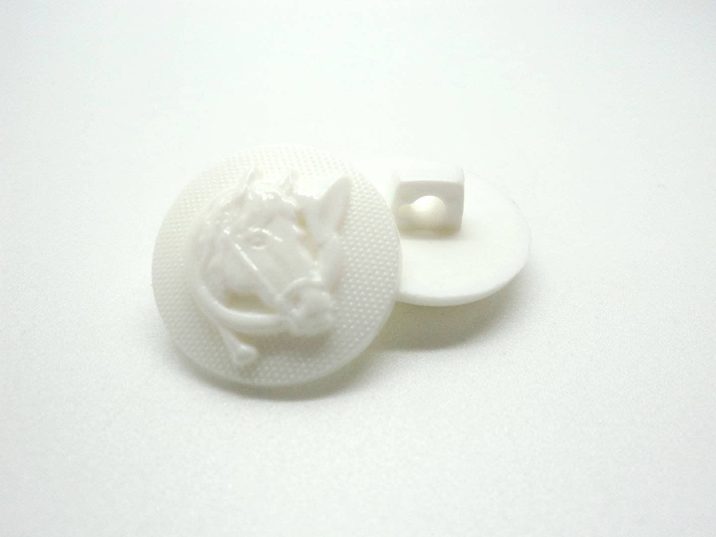 B1013 Horse Head Coat Of Arms Plastic Italian Buttons 18mm
