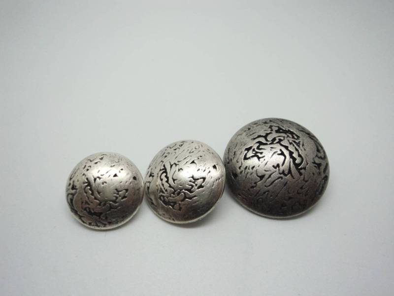 GZ102 Crazy Design On Domed Metal Italian Buttons