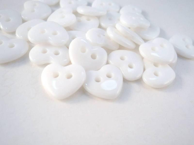 C1161 Heart Shiny Plastic Italian Buttons 13mm