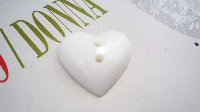 B921 Heart Plastic Italian Buttons 24mm