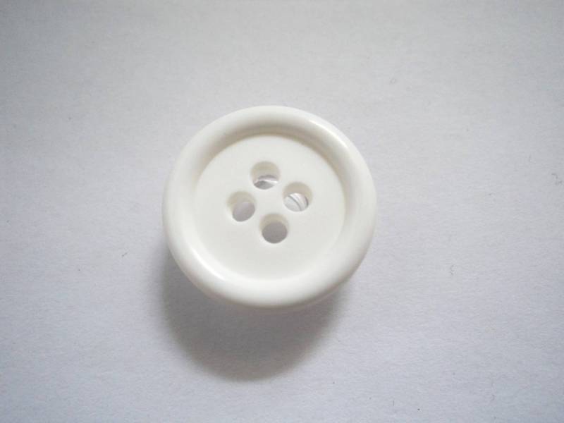 B687 Classic Shiny Plastic Italian Buttons 12mm
