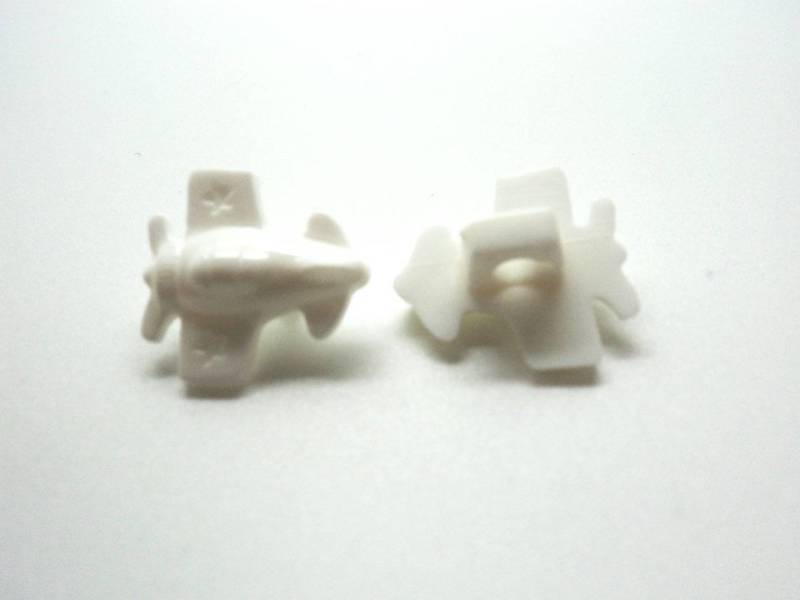 B1017 Plane Shanked Baby Italian Novelty Buttons 15mm