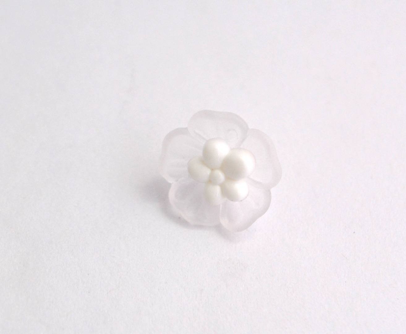 LB5664 Little Transparent Flower Matte Plastic Italian Buttons 16mm