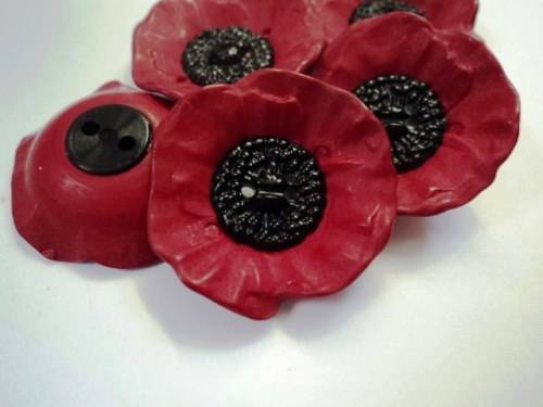 LB5646 Classic Poppy Flower Matte Plastic Italian Buttons