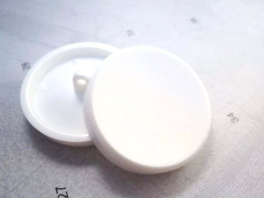 B818 Concave Matt Plastic Italian Buttons 34mm