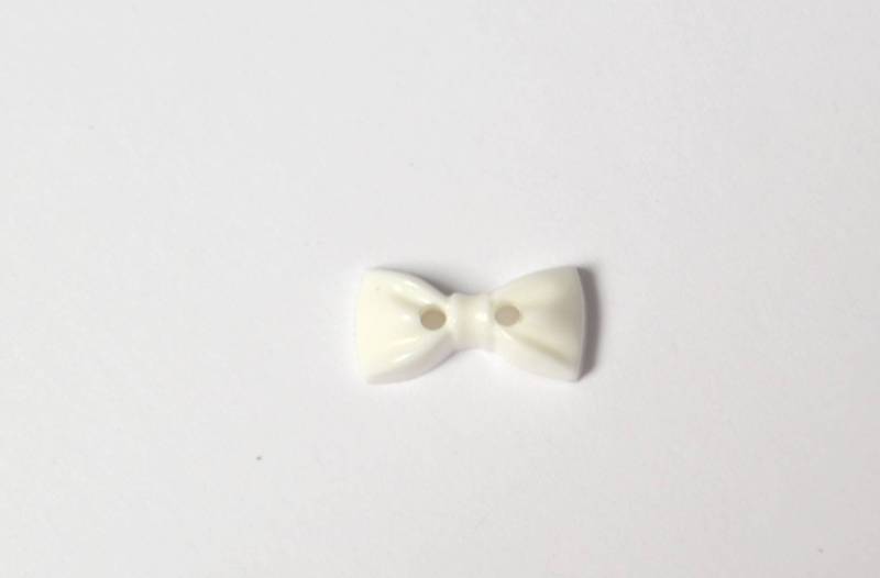 LB8799 Bow Shaped Shiny Plastic Italian Buttons 15mm
