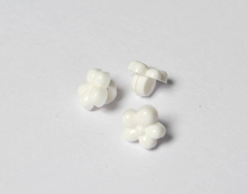 LB7504 Tiny Flower Shaped Shiny Plastic Italian Buttons 9mm