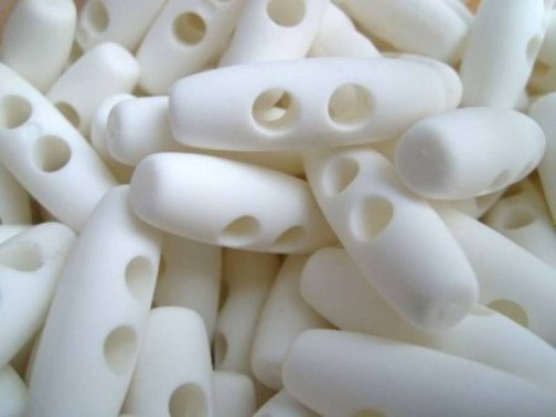 B543 Tube Plastic Italian Toggles 20mm
