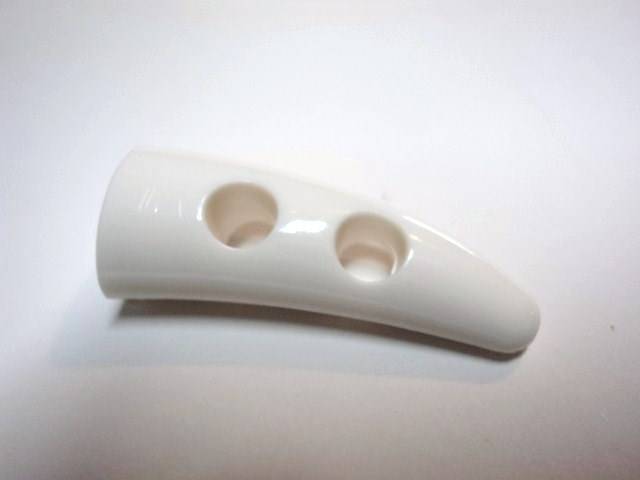 B107 Plain Tooth Plastic Italian Toggles Buttons 45mm