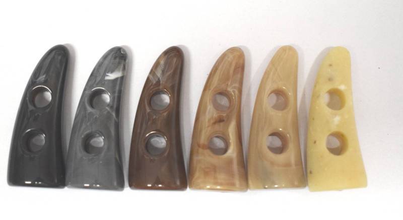 B107 Horn Colours Tooth Plastic Italian Buttons
