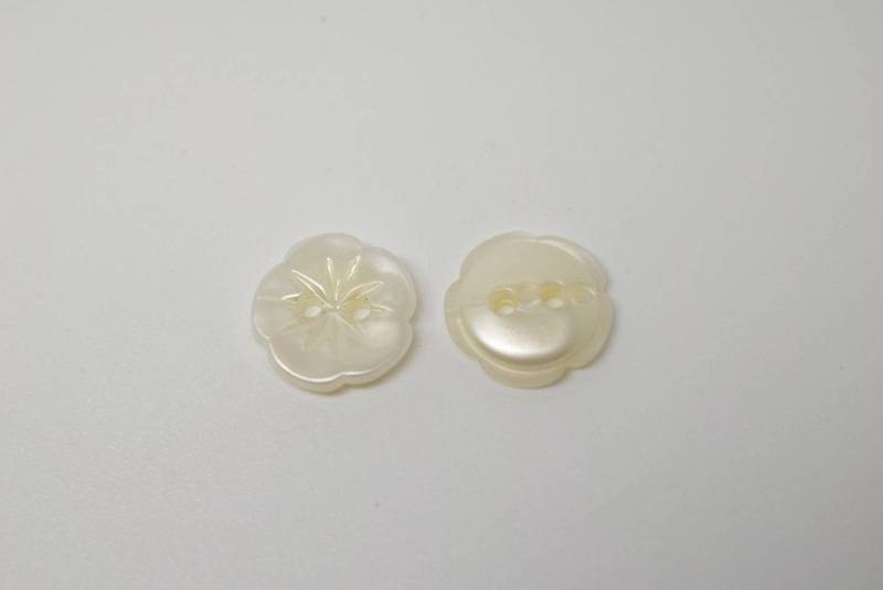 B676pe Flower Plastic Italian Buttons 12mm