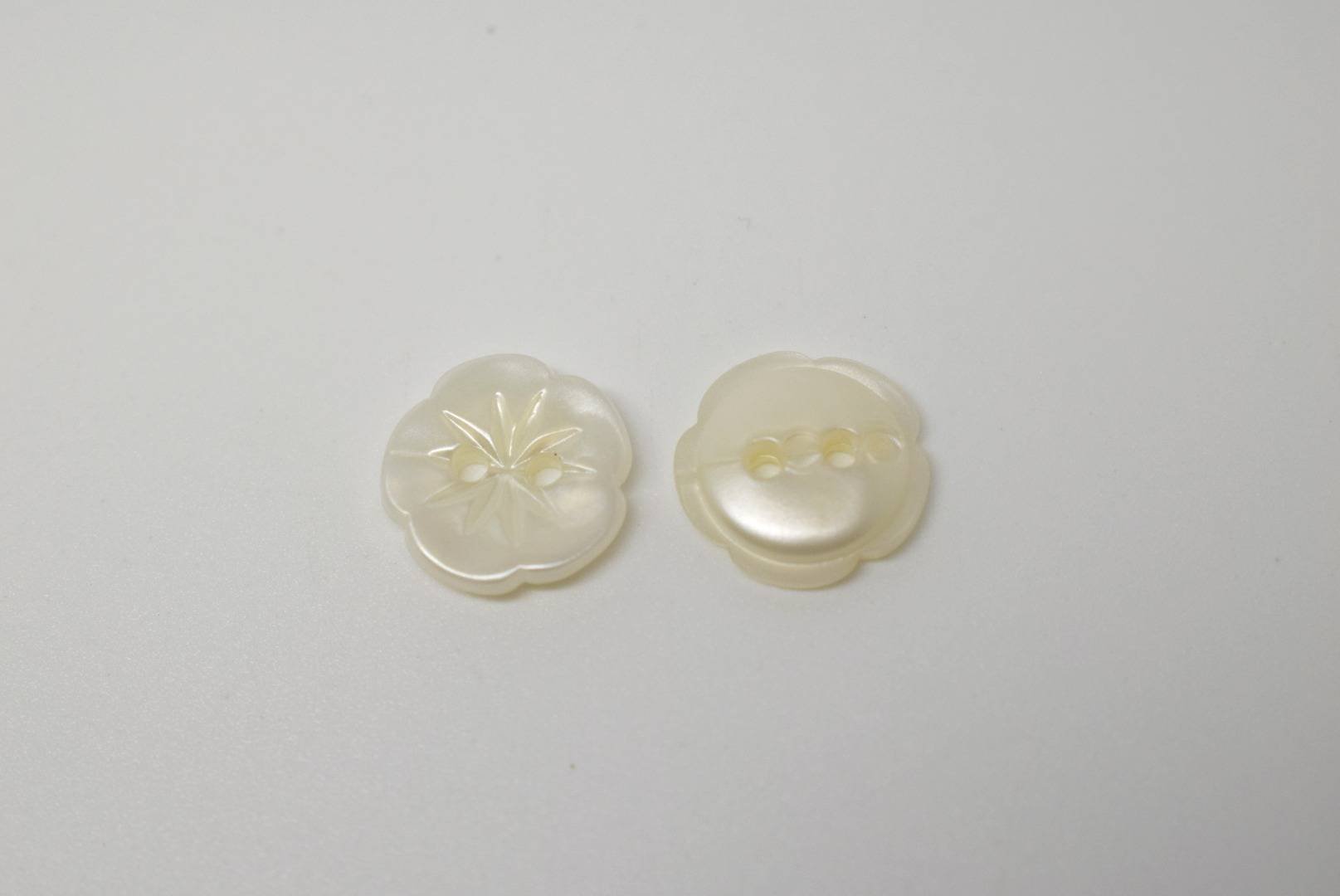 B676pe Flower Plastic Italian Buttons 12mm