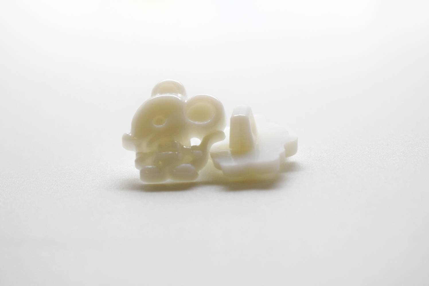 C2300 Mouse Shanked Italian Baby Italian Buttons 18mm