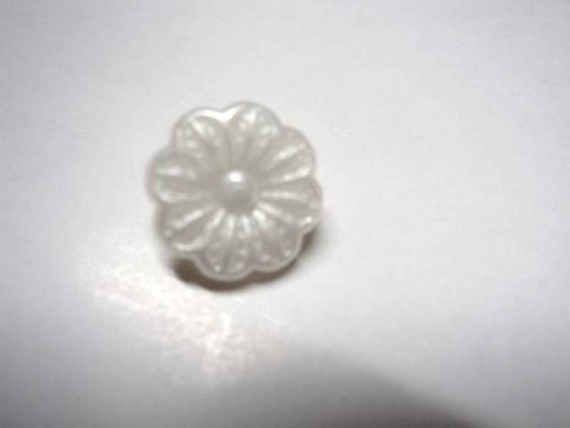 C3034pe Flower Shape Pearl Shiny Plastic Italian Buttons 12mm