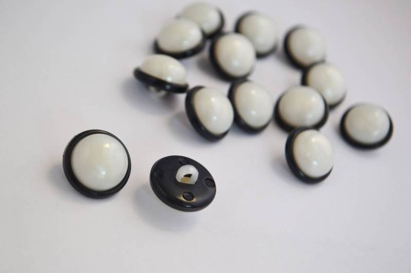 A160 Special Domed Hat Shiny Plastic Italian Buttons 18mm
