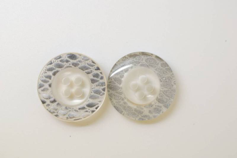 F3844 Special Edge Round Clear Resin Italian Buttons 18mm