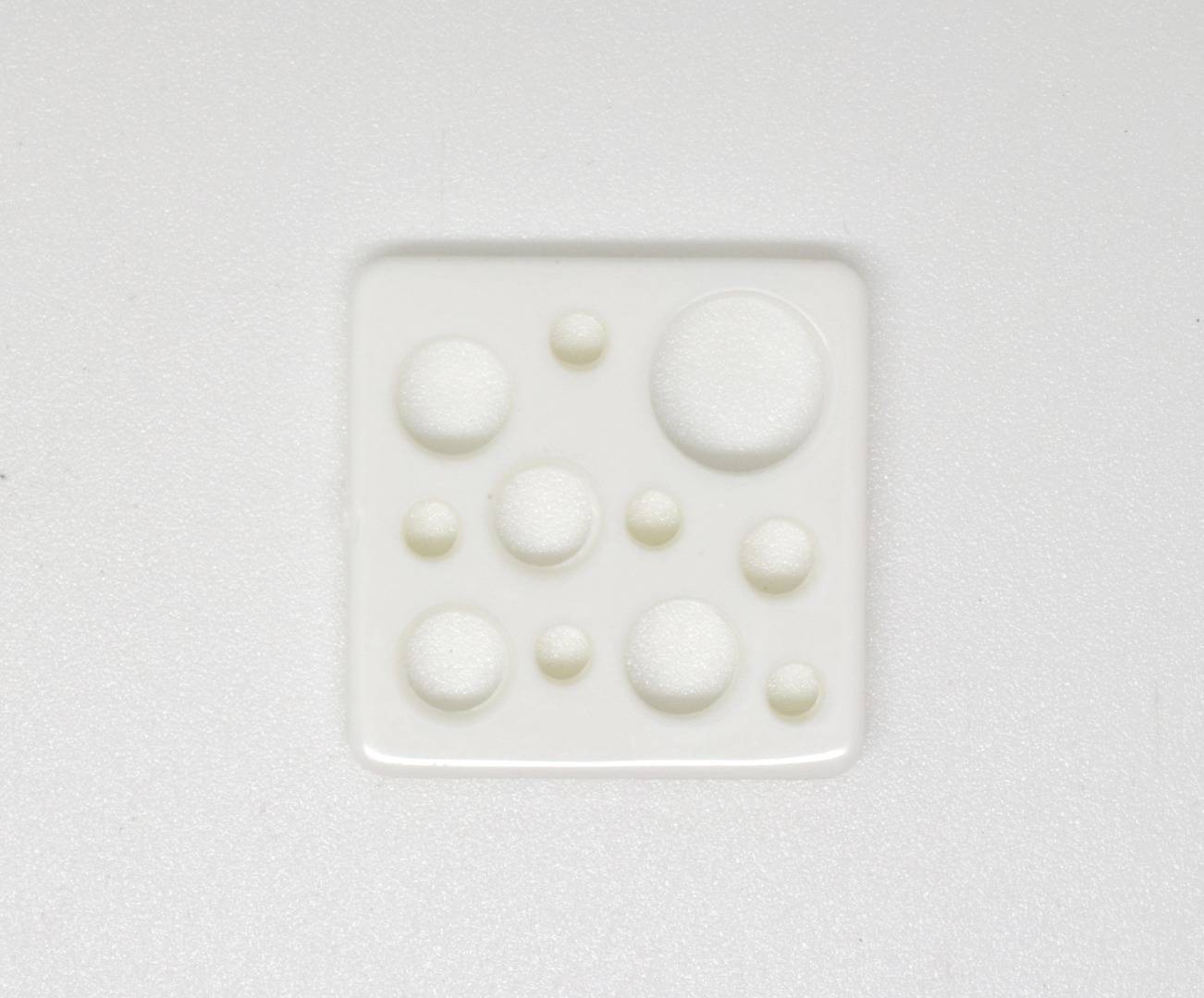 LB6563 Square Multi-Hole Shiny Plastic Italian Buttons 21mm