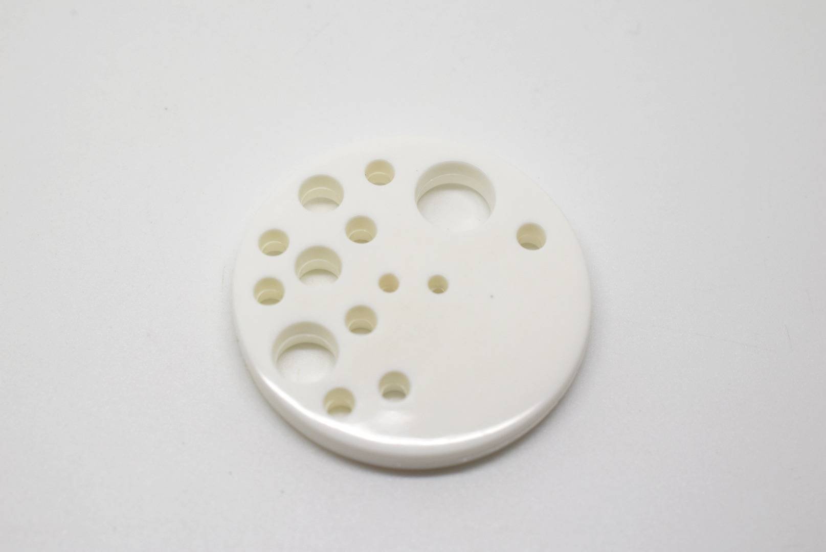 LB6672 Multi-Holes Solid Plastic Italian Buttons 29mm
