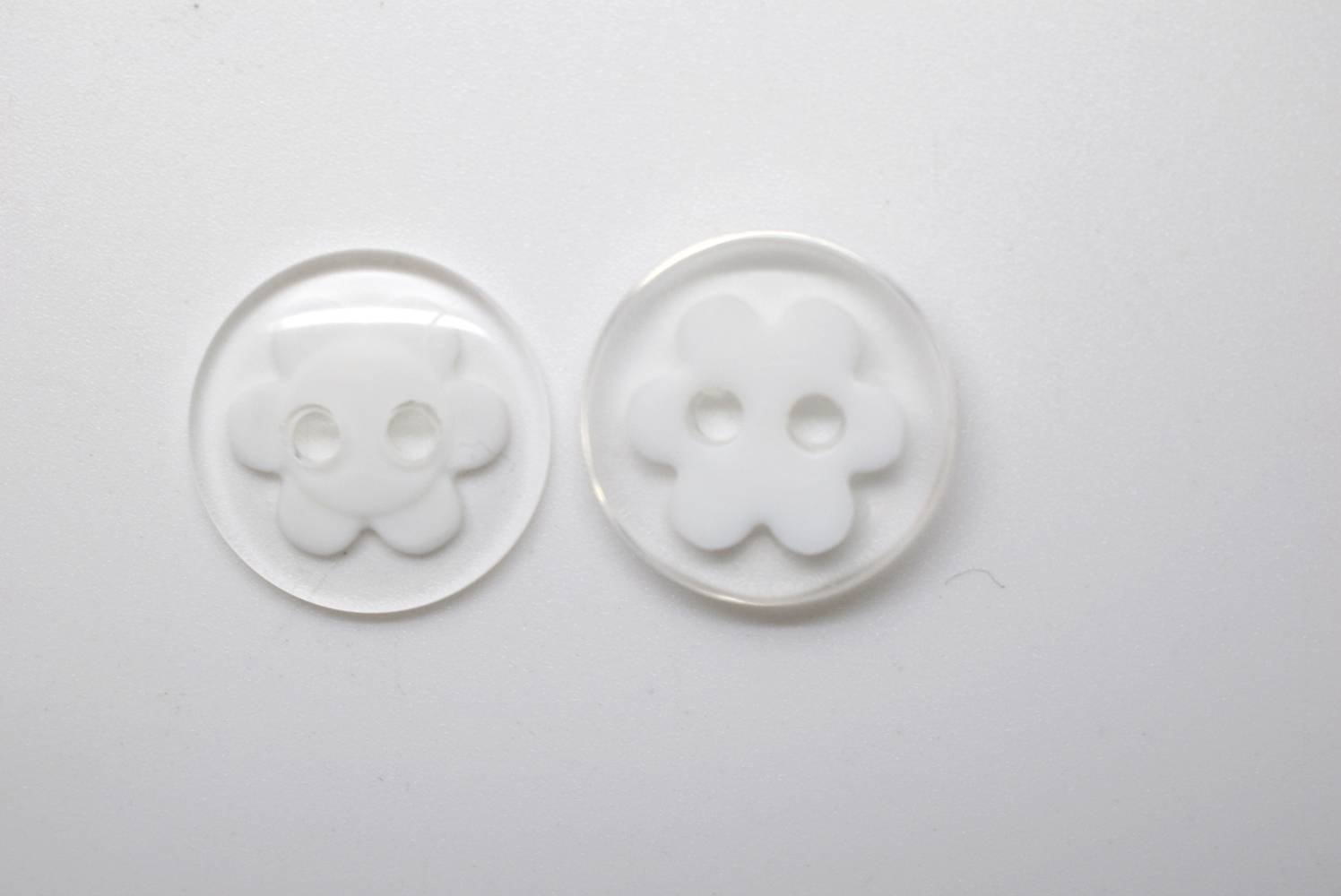 B349cl - Plastic - 18mm - white