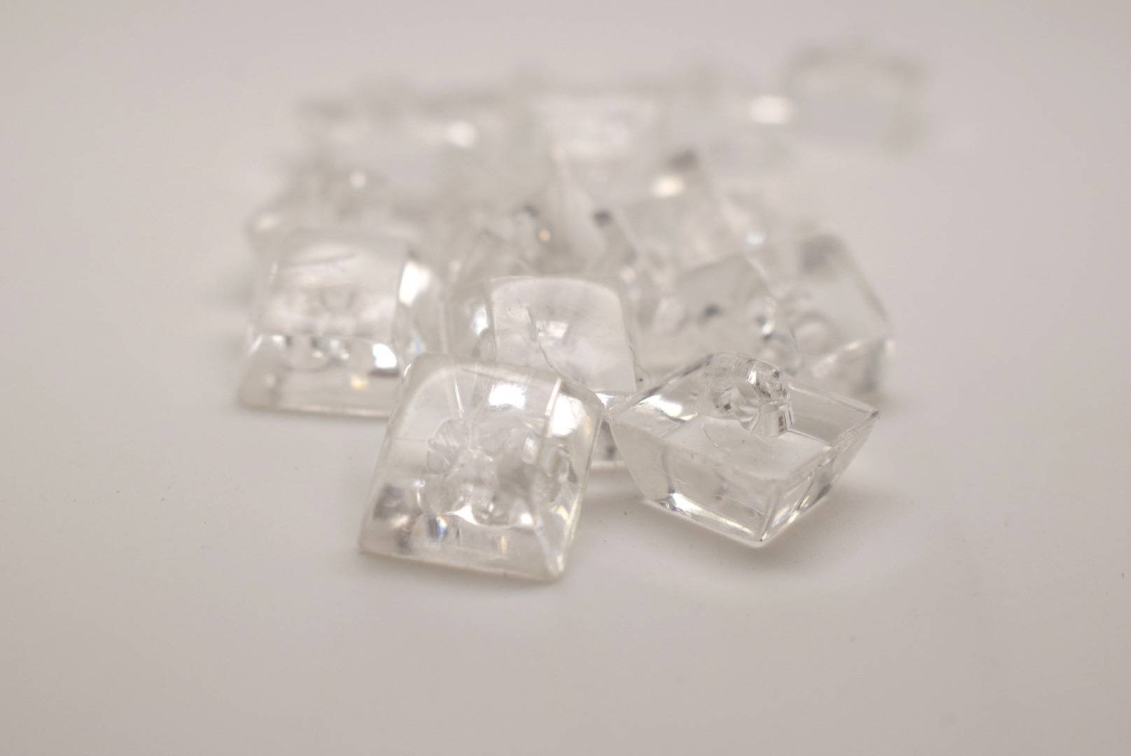 C1093 - Plastic - 18mm - White