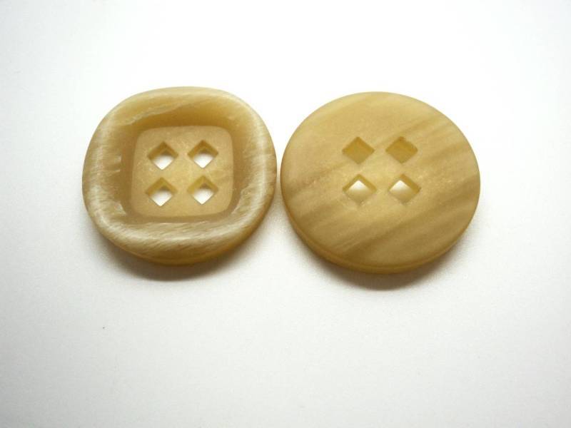 GF4385 Large Cream Horn Square Holes Resin Italian Buttons 34mm