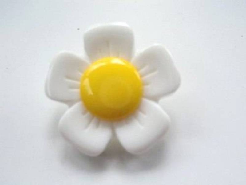 A87 Flower Shaped  Italian Buttons 15mm
