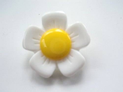 A87 Flower Shaped Italian Buttons 15mm