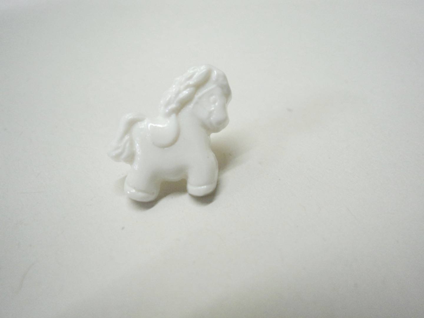 G615 Horse Shanked Italian Baby Novelty Buttons 18mm