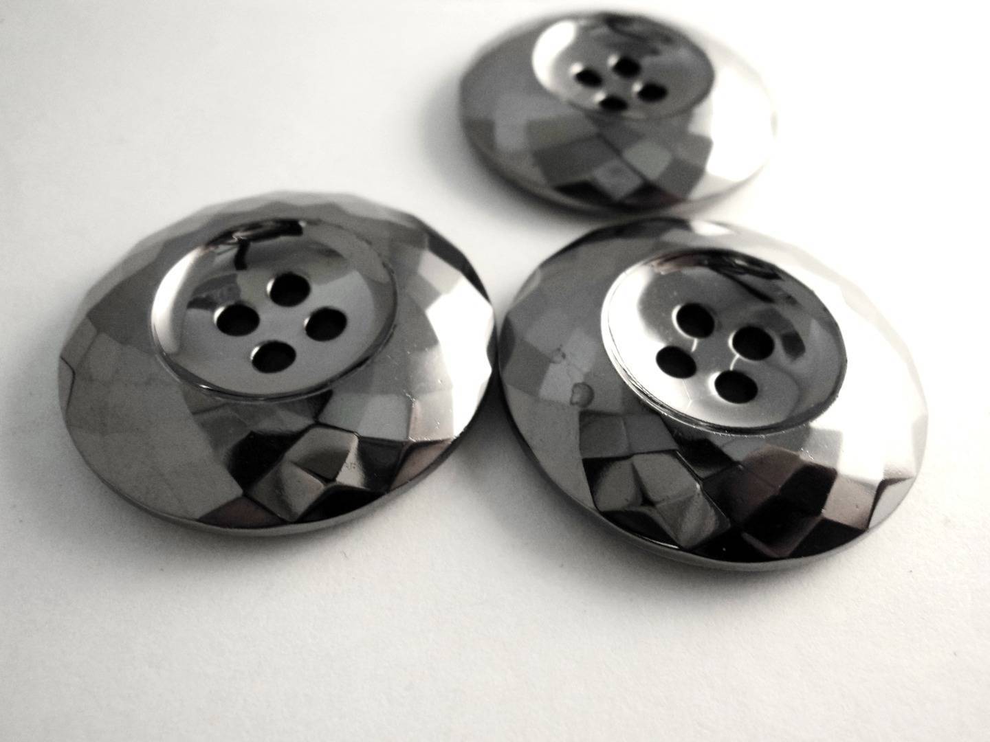 B941 - Plastic - 30mm - Black Chrome