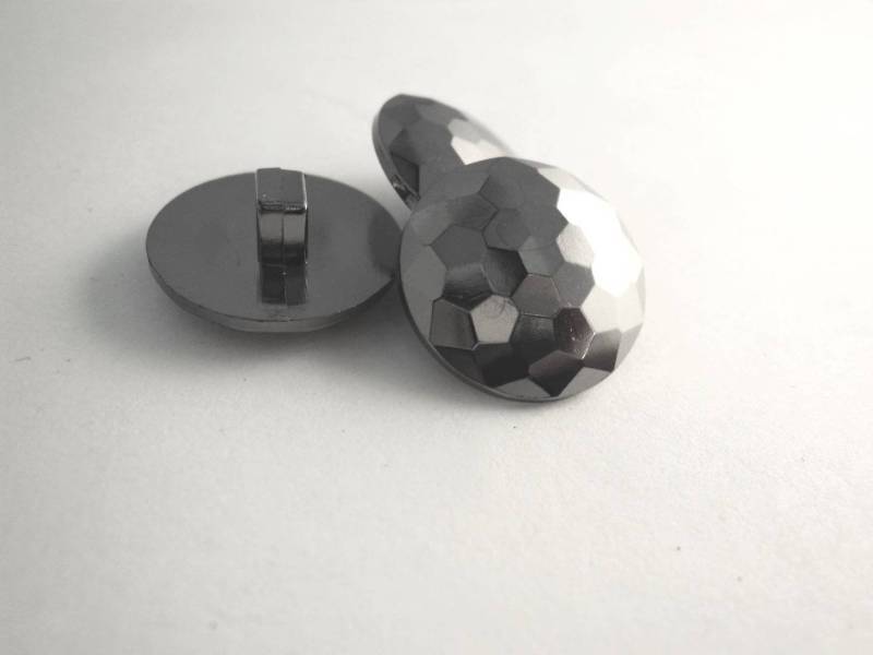 B225 Diamond Effect Gunmetal Plastic Italian Buttons 18mm