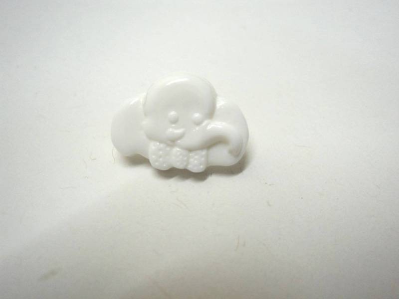 G483 Dumbo Elephant Shanked Italian Baby Novelty Buttons 18mm