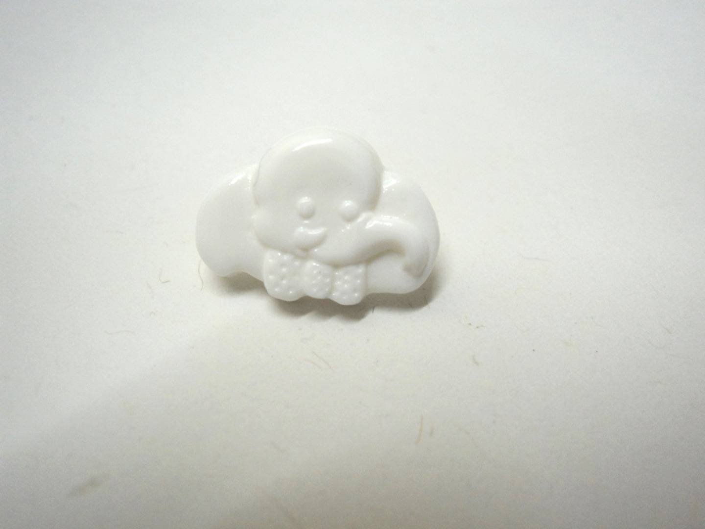 G483 Dumbo Elephant Shanked Italian Baby Novelty Buttons 18mm