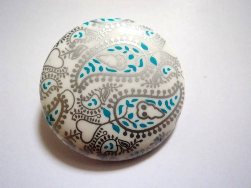 B1 Henna Paisley Design Plastic Italian Buttons