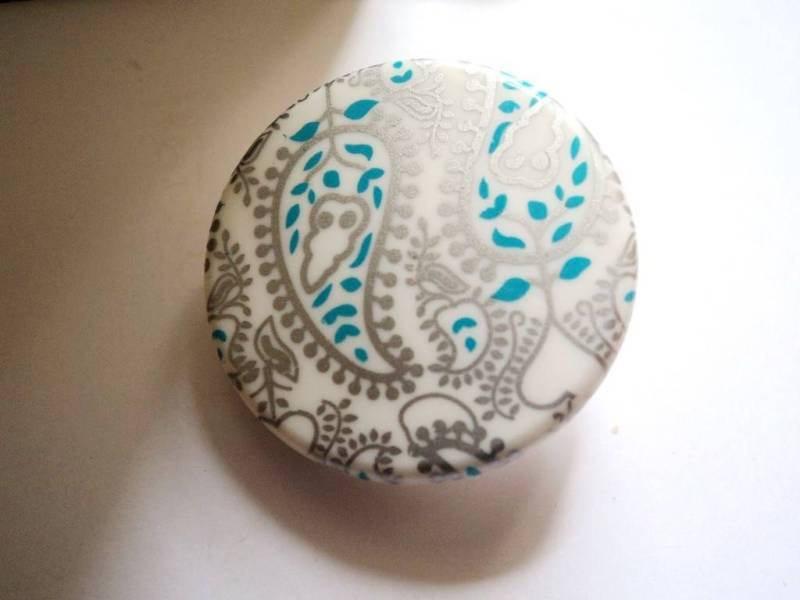 B156 Henna Paisley Design Plastic Italian Buttons