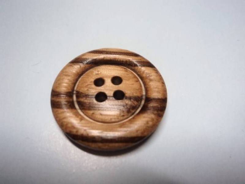 W1096 Striped Wood Italian Buttons 20-23mm