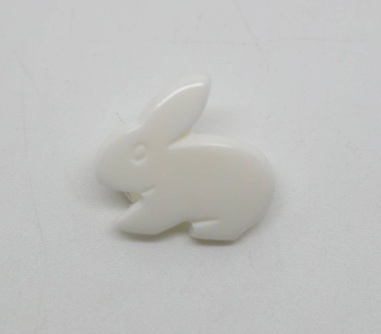 G356 Rabbit Shanked Italian Baby Novelty Buttons 18mm