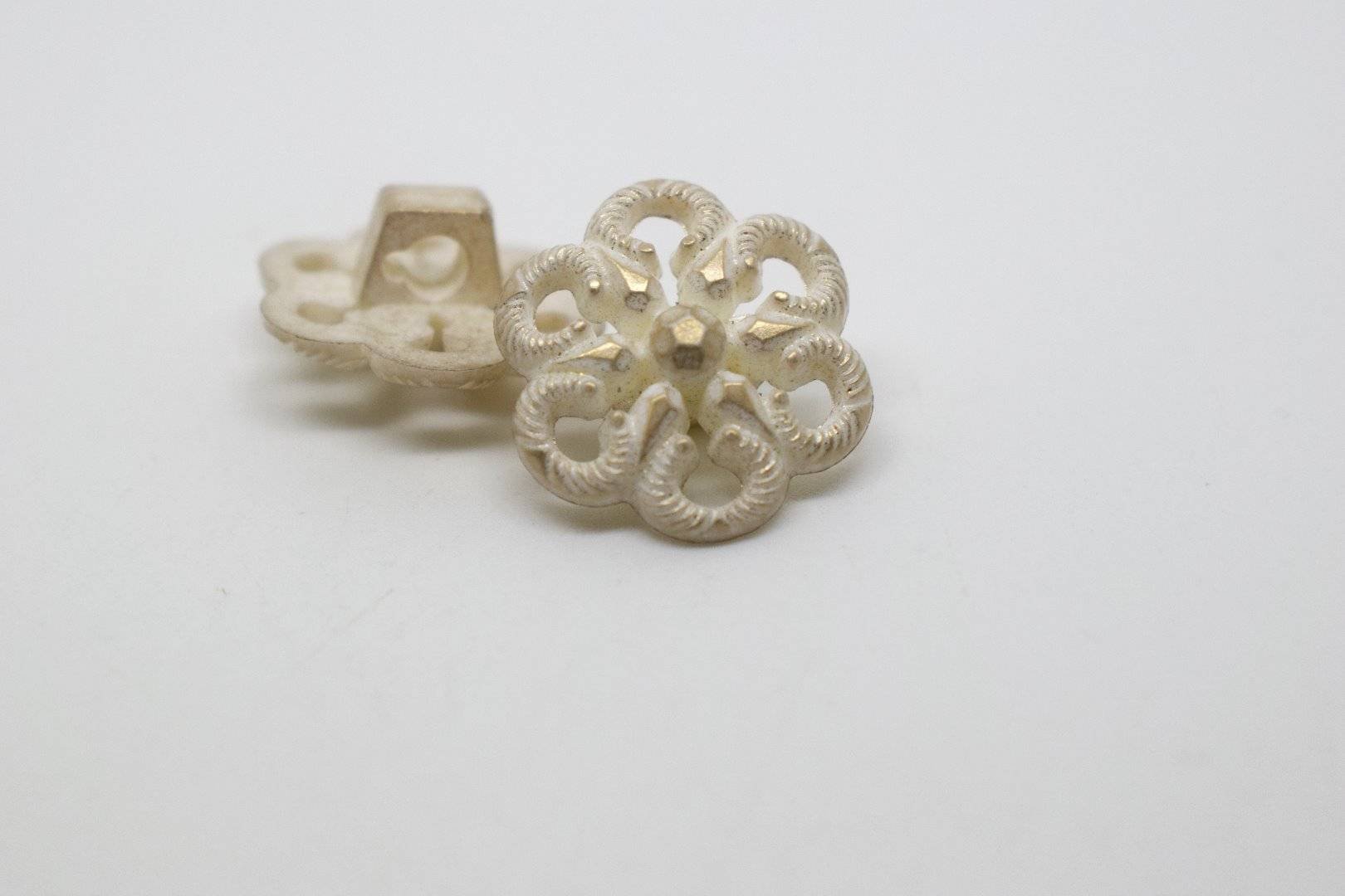 B53 FIligree Italian Buttons 11mm