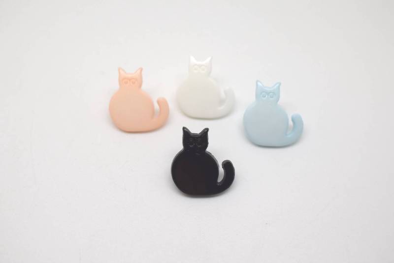 G416 Rare Cat Shaped Plastic Italian Baby Buttons 16mm