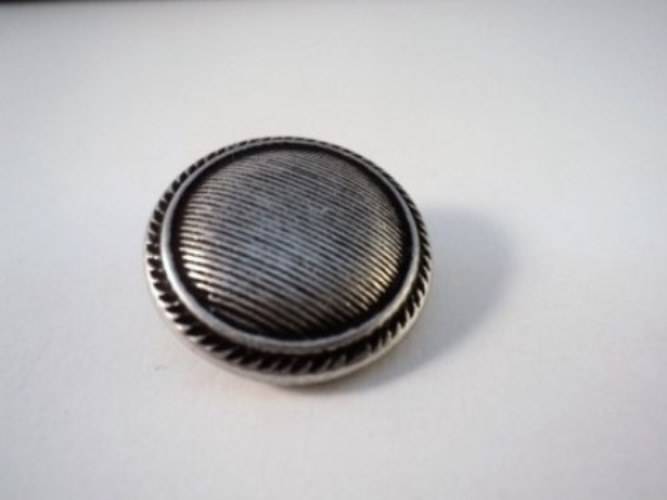 M213 - Metal - 25mm - Antique Silver