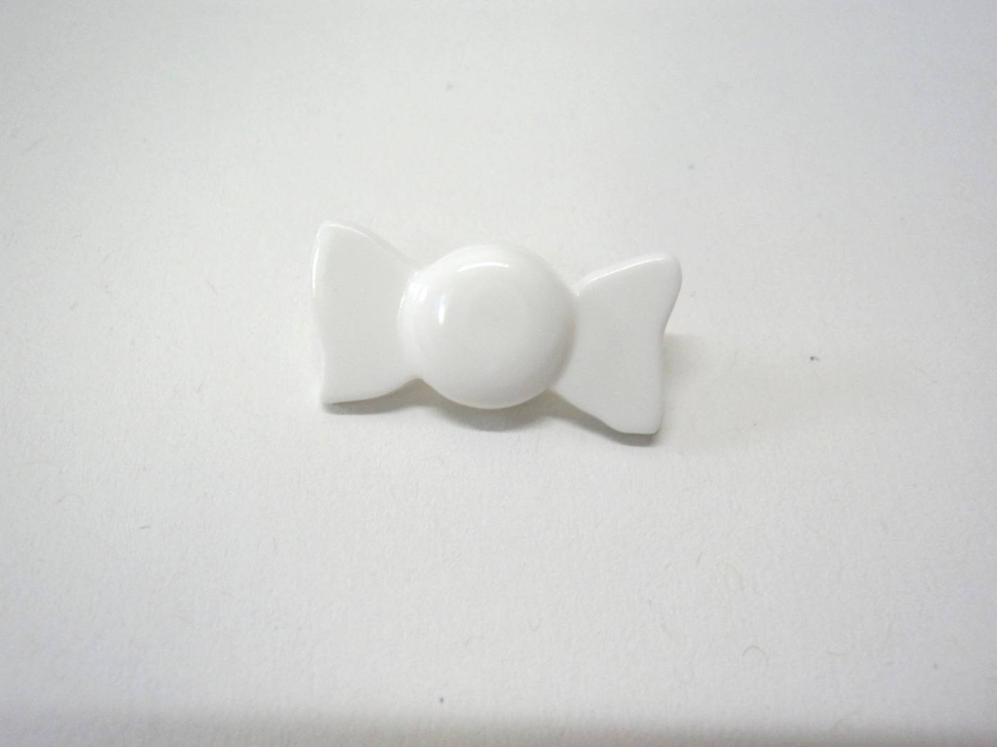 G373 Bow Shanked Large Italian Novelty Buttons 30mm